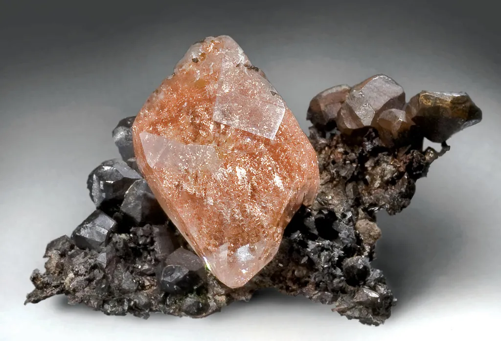 Copper-in-Calcite crystal on Copper - image 2