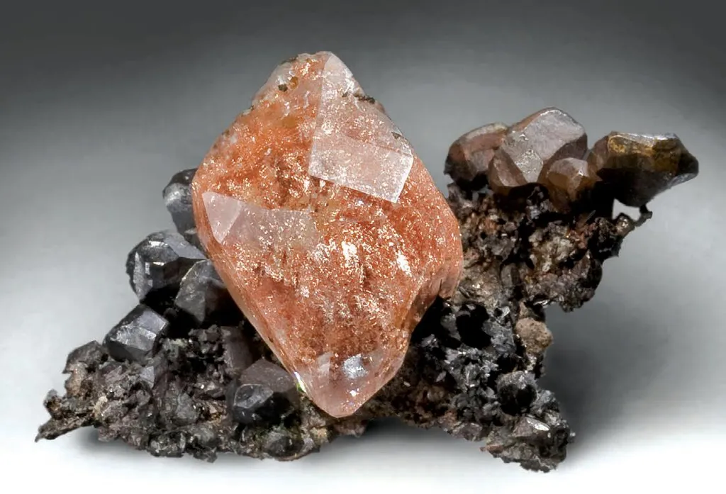 Copper-in-Calcite crystal on Copper image