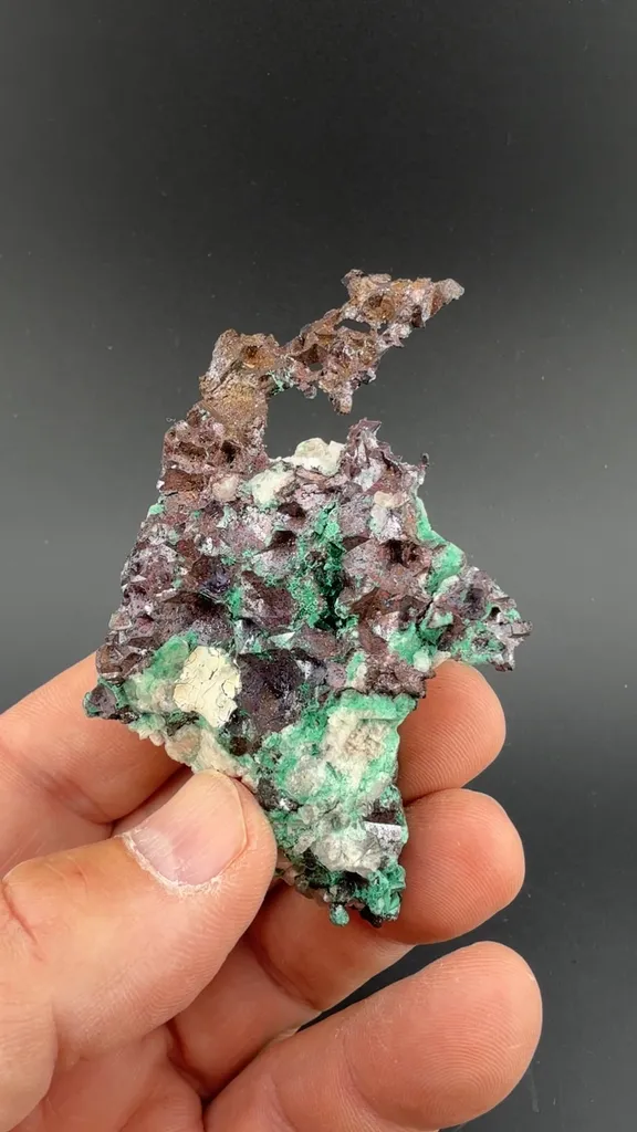 Copper (negative Quartz casts) with Malachite image