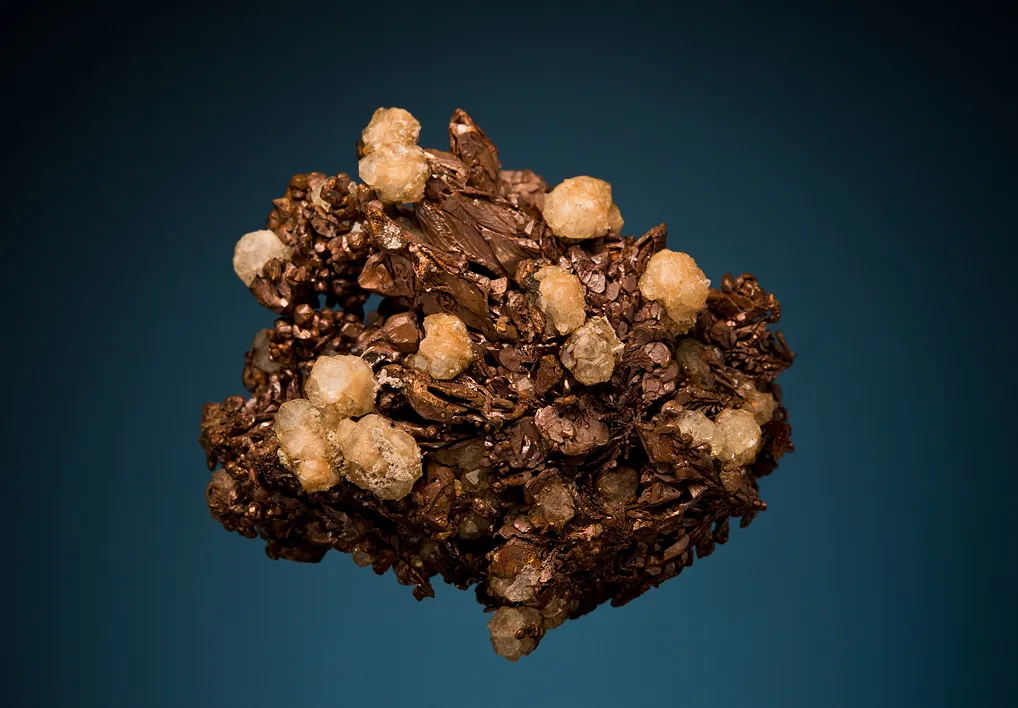 Copper (Spinel twins) with Analcime image