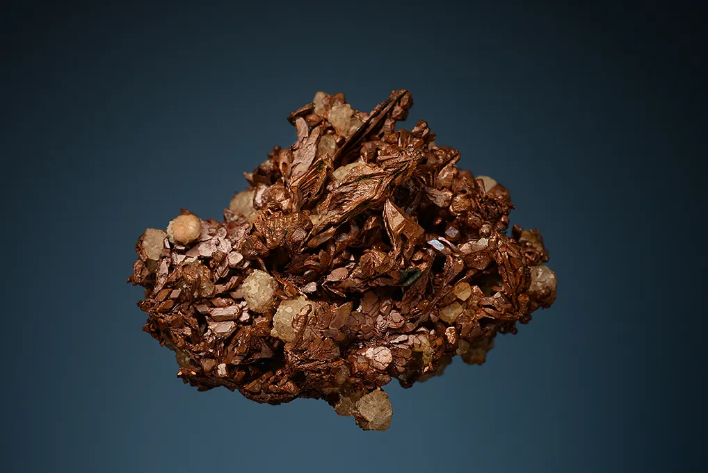 Copper (Spinel twins) with Analcime - image 6
