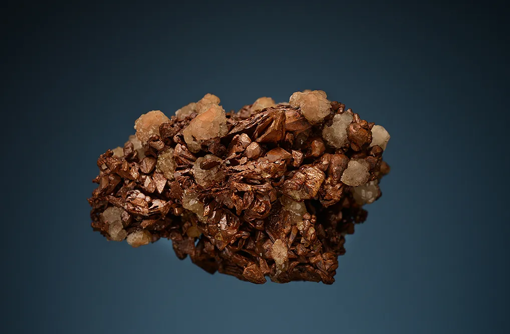 Copper (Spinel twins) with Analcime - image 4