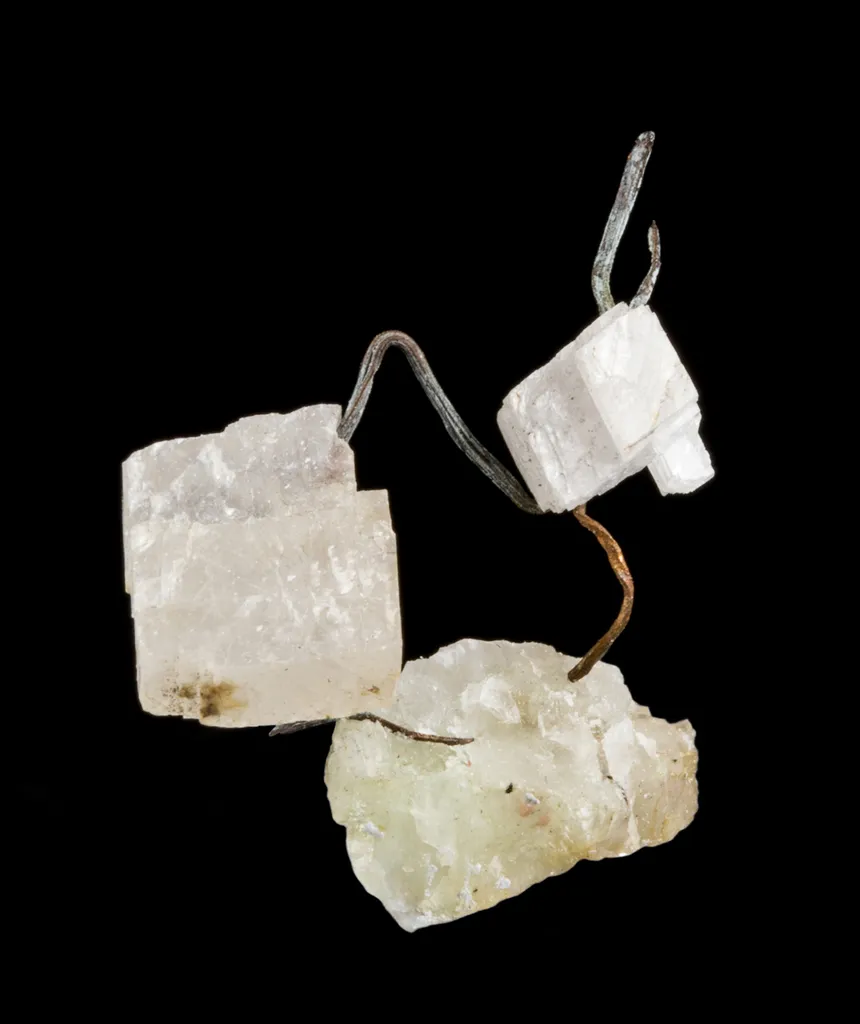 Copper (Wires) in Calcite - image 3