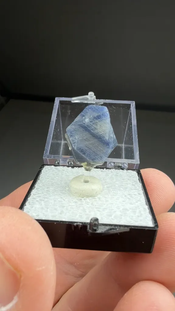 Corundum - image 2