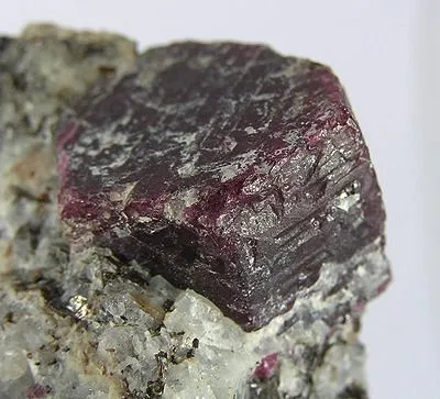 Corundum (Var: Ruby) - image 2