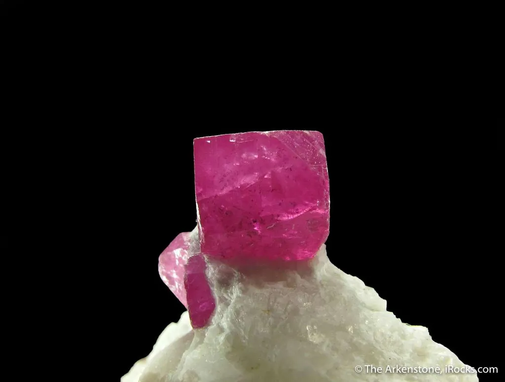 Corundum var. Ruby (fluorescent) - image 5