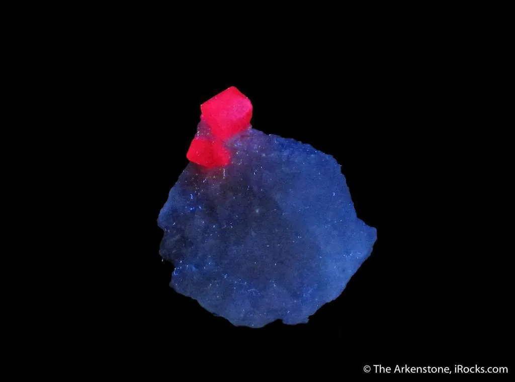 Corundum var. Ruby (fluorescent) image