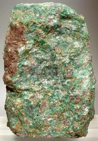 Corundum (Var: Ruby), Muscovite (Var: Fuchsite) image