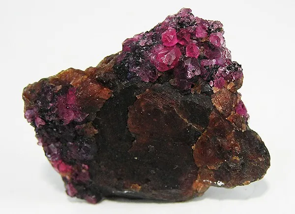 Corundum (Var: Sapphire) image