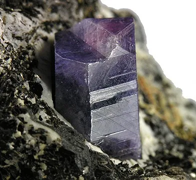 Corundum (Var: Sapphire) - image 2