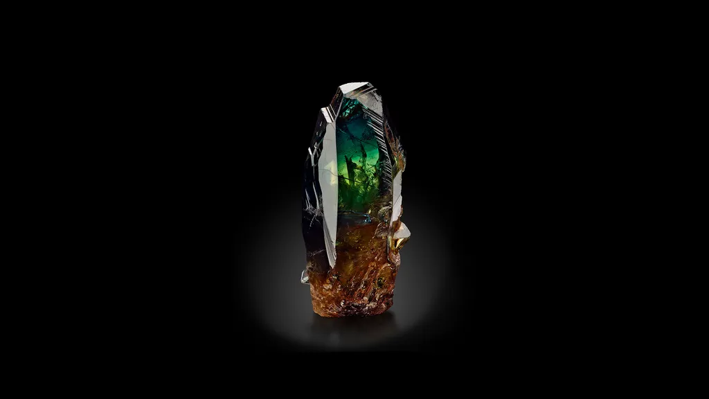 Corundum (var. Sapphire) image