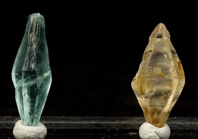 Corundum (Var: Sapphire) image