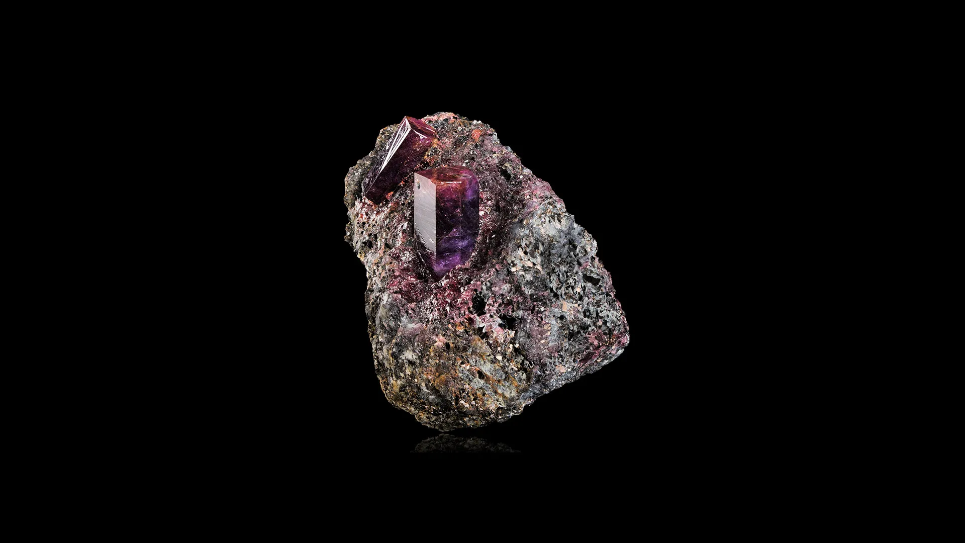 Corundum (var. Sapphire) - image 1