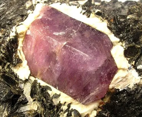 Corundum (Var: Sapphire), Corundum (Var: Ruby) - image 2