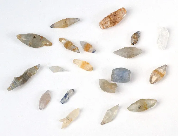 Corundum (Var: Sapphire) - image 1