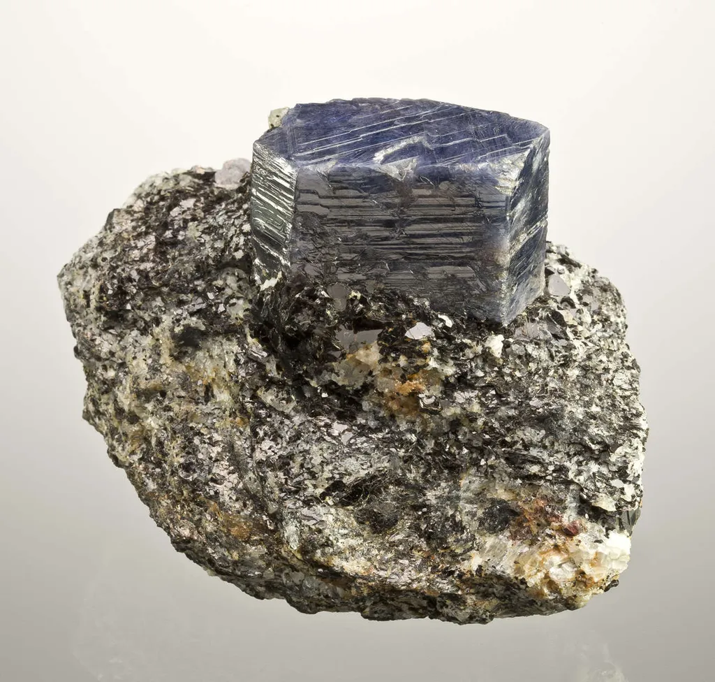 Corundum Var. Sapphire - image 2