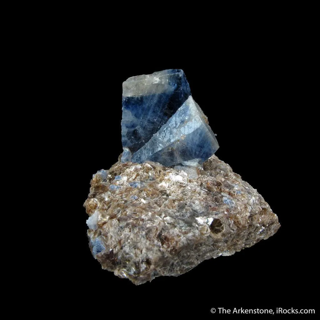 Corundum var. Sapphire (twinned) - image 3