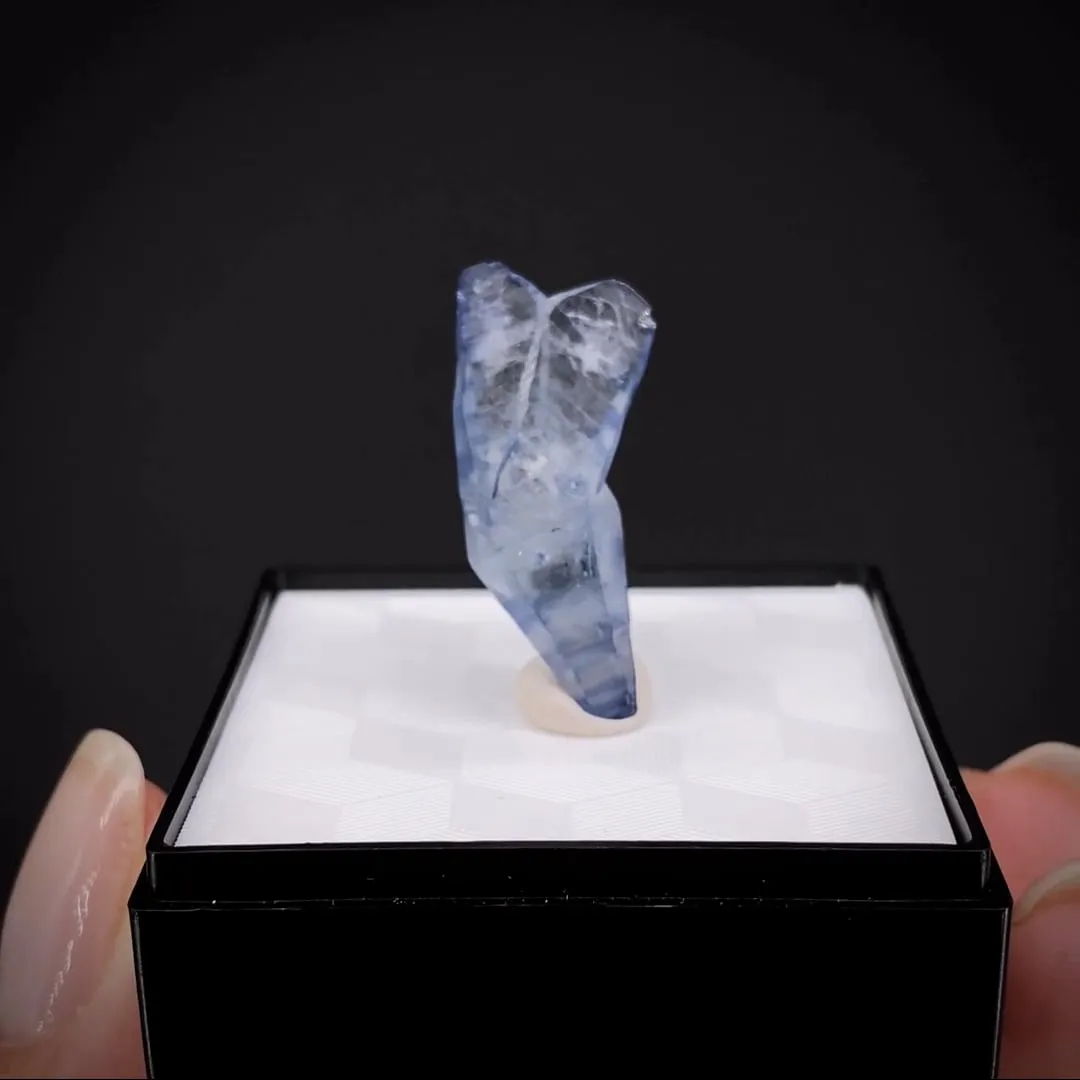 Corundum var. Sapphire (twinned) - image 2