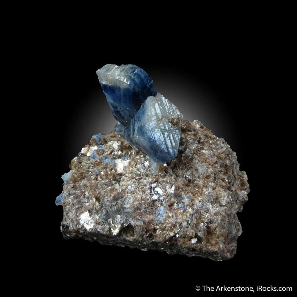 Corundum var. Sapphire (twinned) - image 4