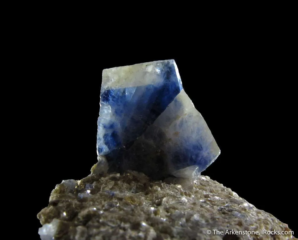 Corundum var. Sapphire (twinned) - image 2