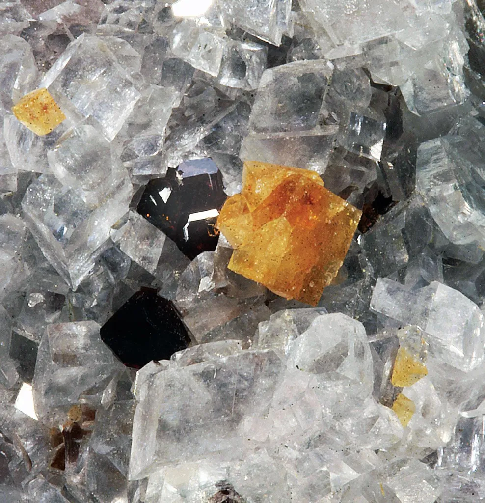 Crandallite, Uvite image