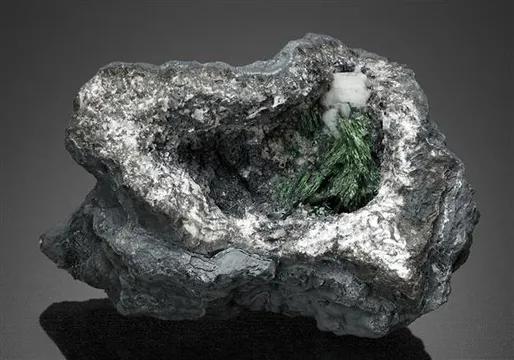 Crednerite with Malachite and Hydrocerussite