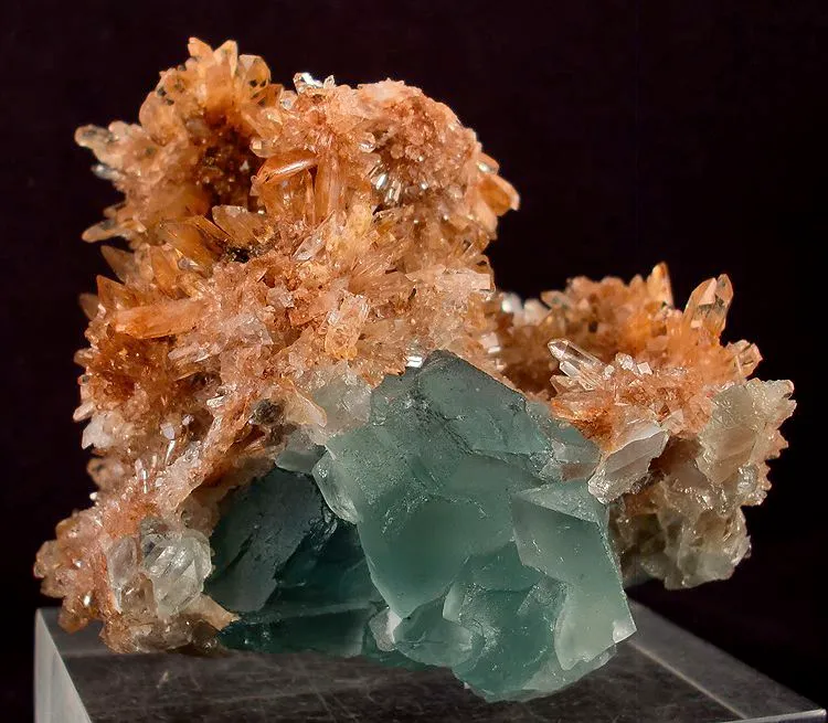 Creedite, Fluorite image