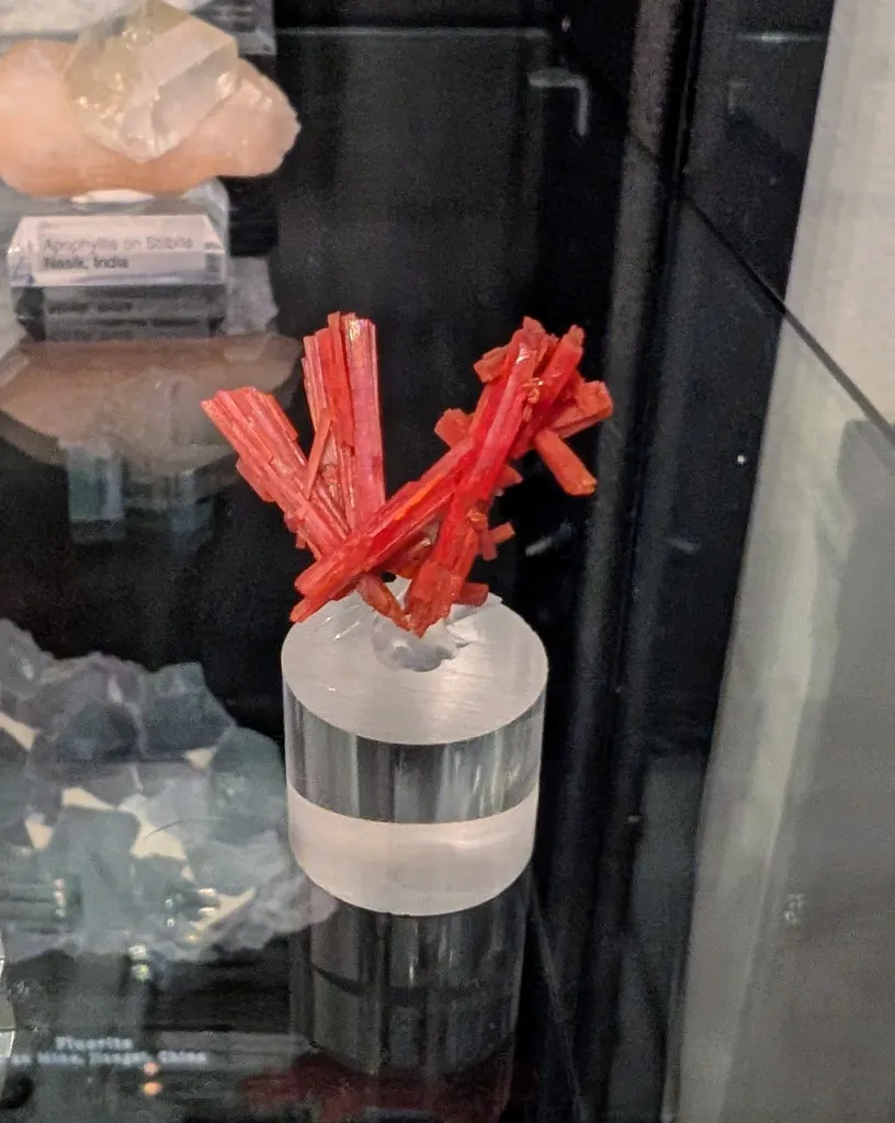 Crocoite from Australia, Tasmania, Dundas Extended Mine image
