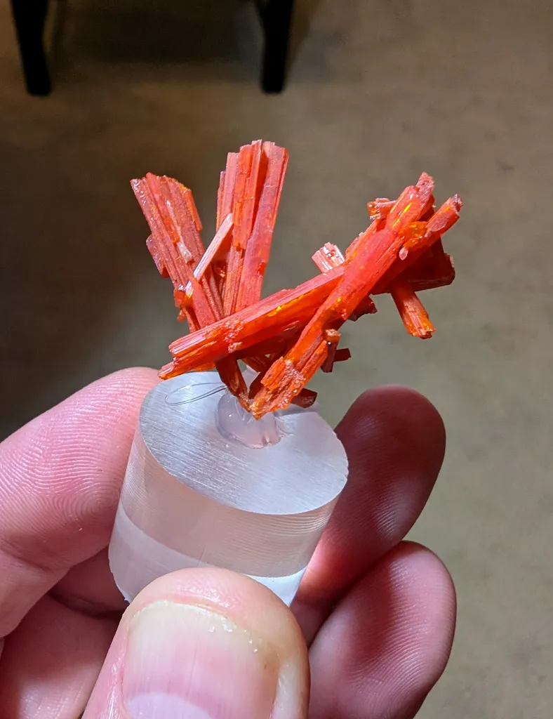 Crocoite from Australia, Tasmania, Dundas Extended Mine - image 4