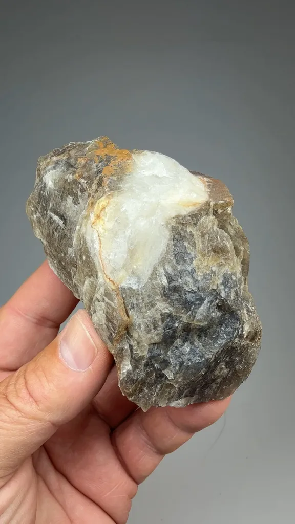 Cryolithionite with Cryolite image