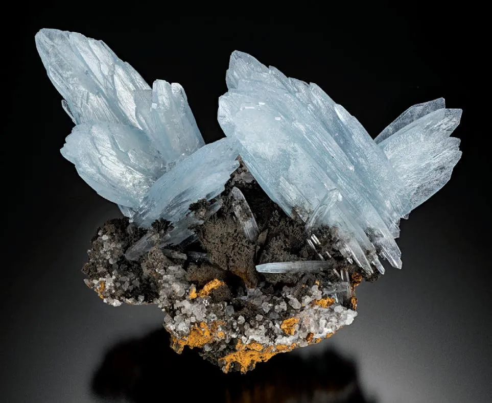 Cryptomelane, Wulfenite, Calcite - image 1