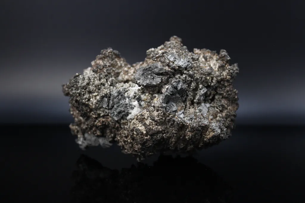 Crystalline Siver and acanthite - image 2