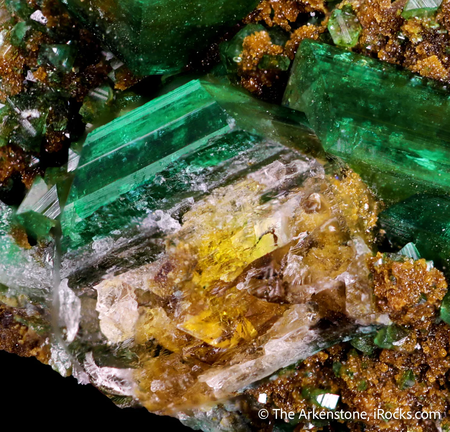 Cu-Adamite included with Ferrilotharmeyerite, on Tsumcorite - image 5
