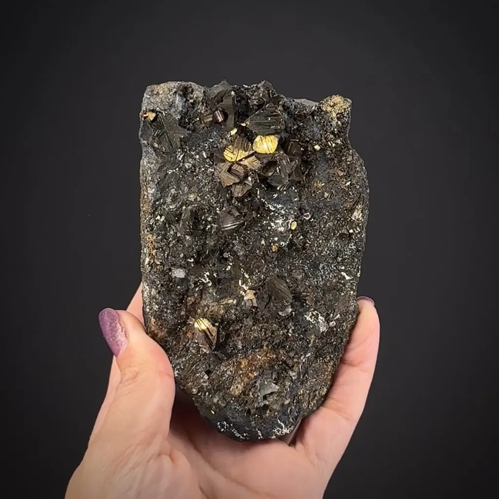 Cubanite on Chalcopyrite image