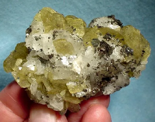Cubanite, Pyrrhotite, Siderite, Dolomite image