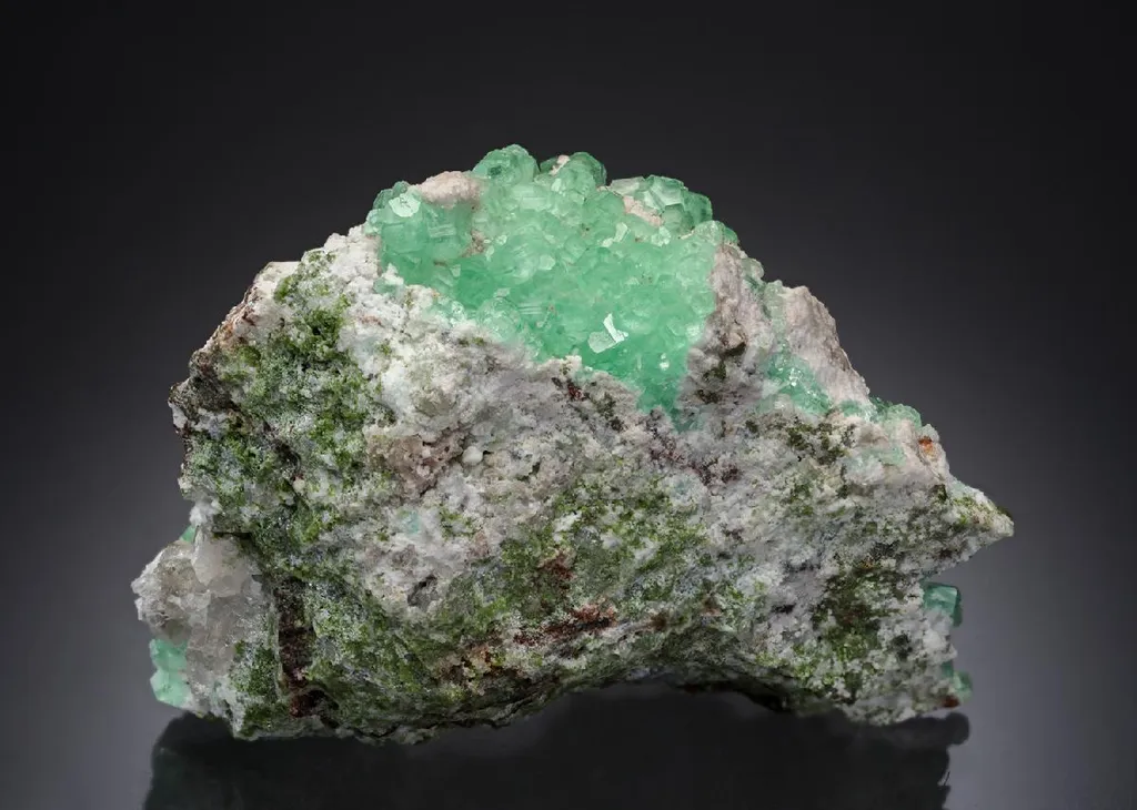Cuprian Smithsonite with Cerussite image