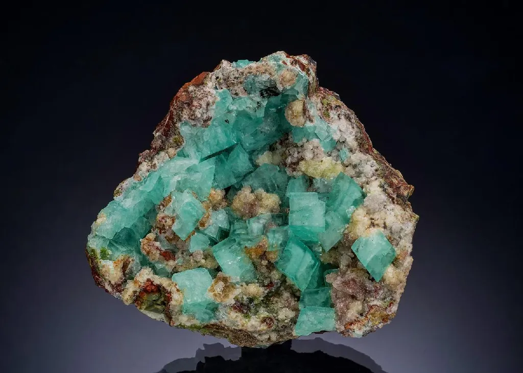 Cuprian SMITHSONITE with DOLOMITE