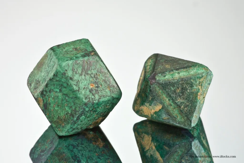 Cuprite Altering to Malachite - image 5