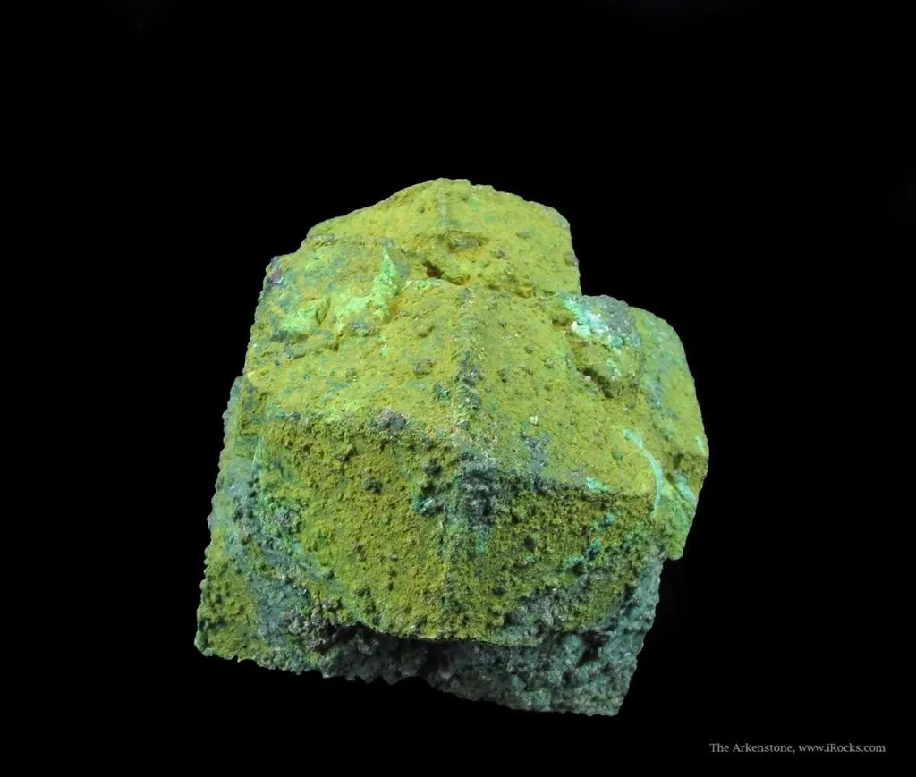 Cuprite Altering to Malachite - image 3