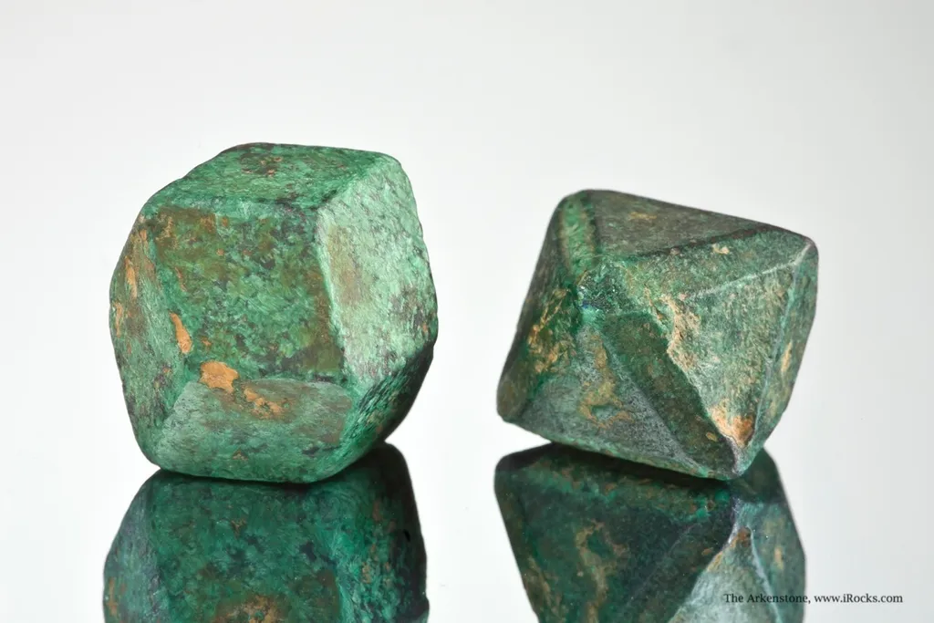 Cuprite Altering to Malachite - image 4