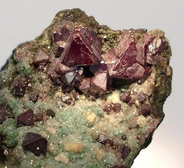 Cuprite, Calcite, Willemite - image 2