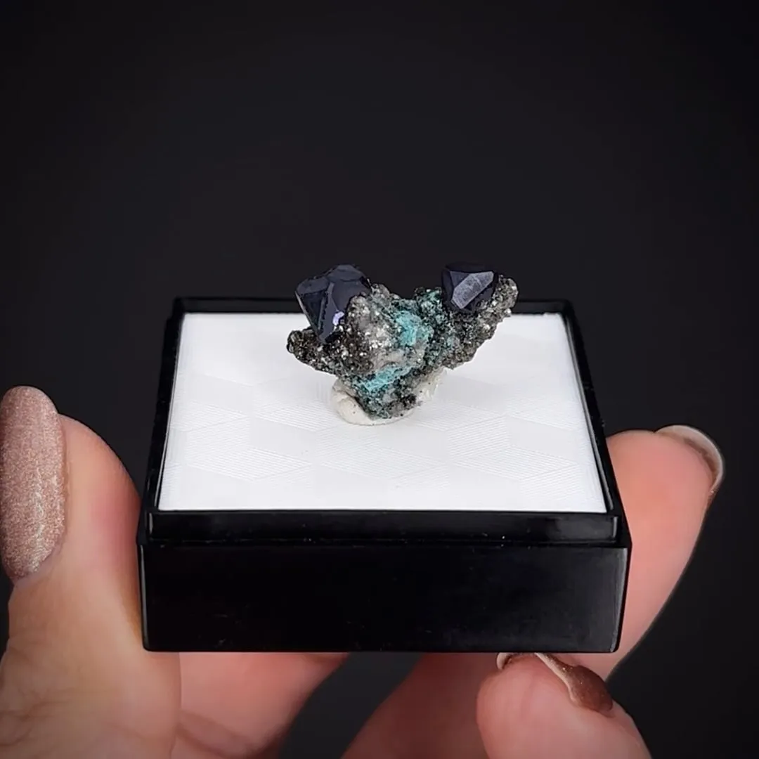 Cuprite on Calcite with Rosasite - image 2