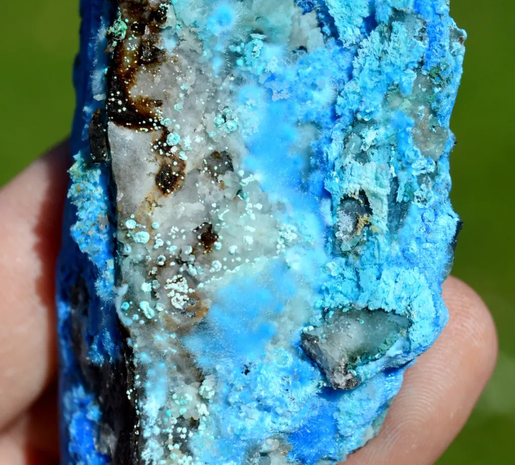 Cyanotrichite - 104 grams - Qinglong Mine, Dachang Sb ore field, Qinglong County, Guizhou, China - image 4