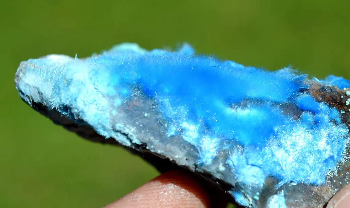 Cyanotrichite - 117 grams - Qinglong Mine, Dachang Sb ore field, Qianxinan, Guizhou, China - image 3