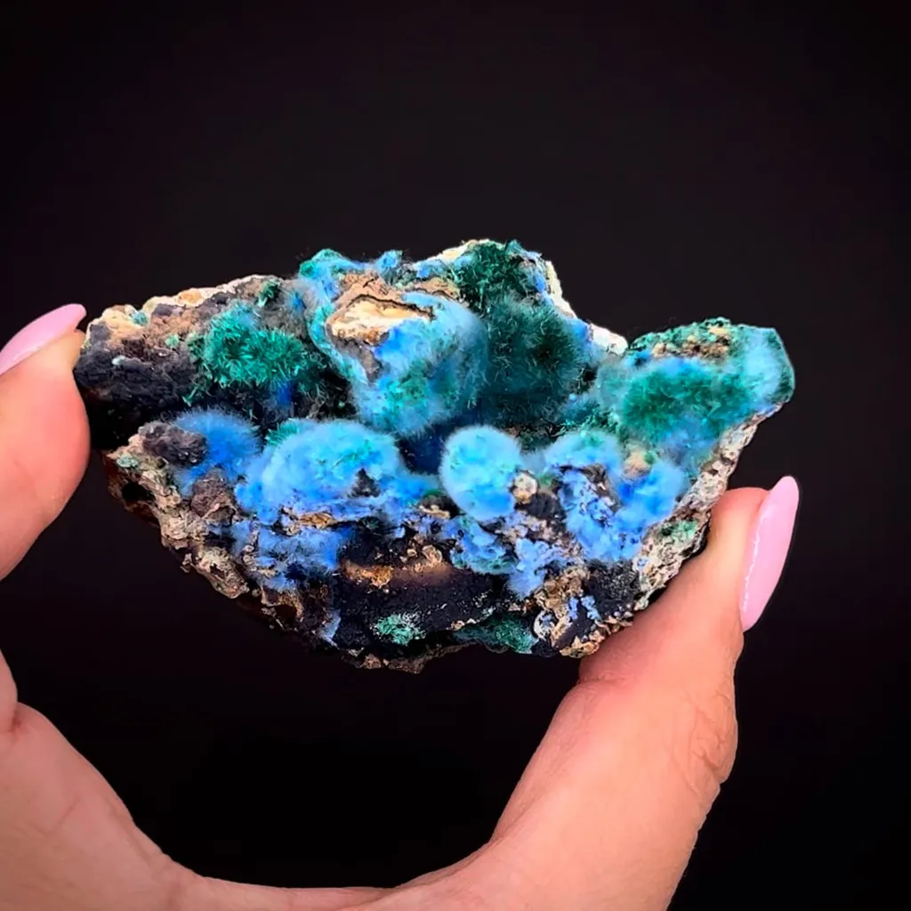 Cyanotrichite and Brochantite image