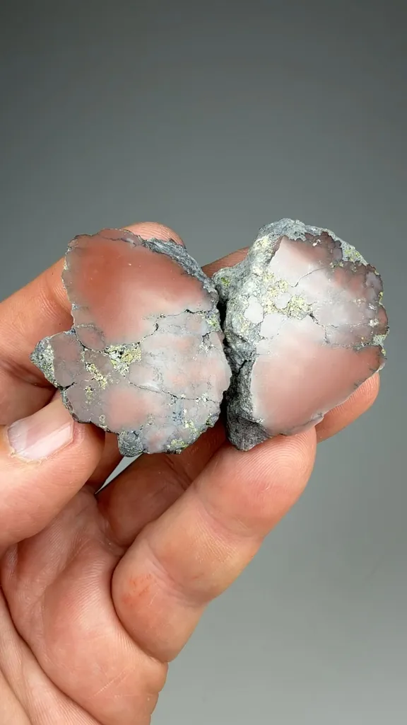 Datolite - image 2