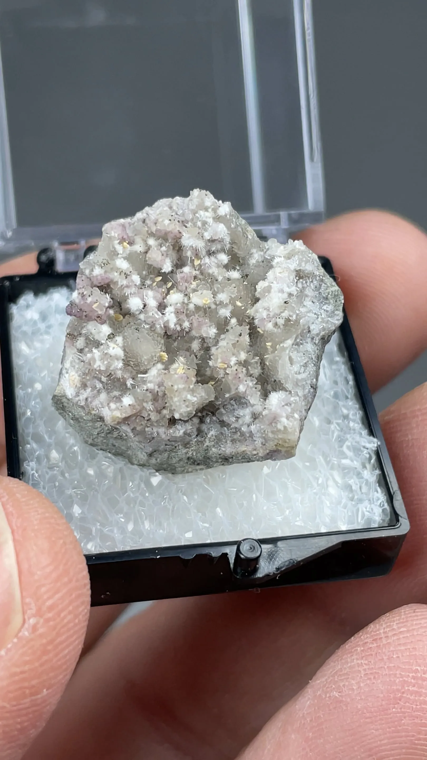 Dawsonite with Barite, Fluorite - image 2