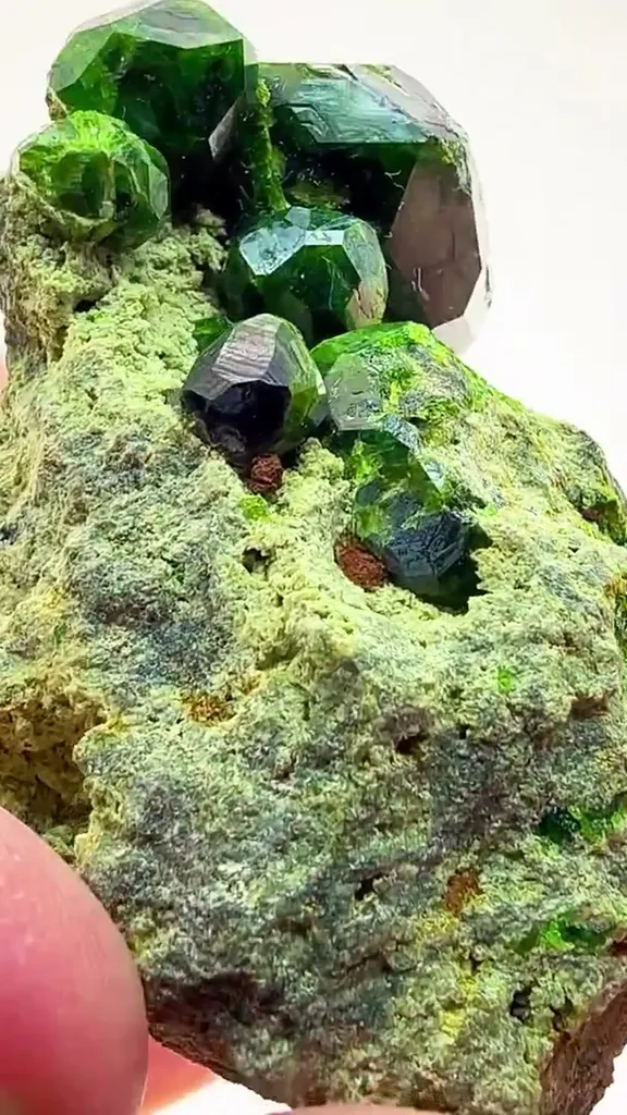 Demantoid WITH SERIOUS PRESENCE - image 2