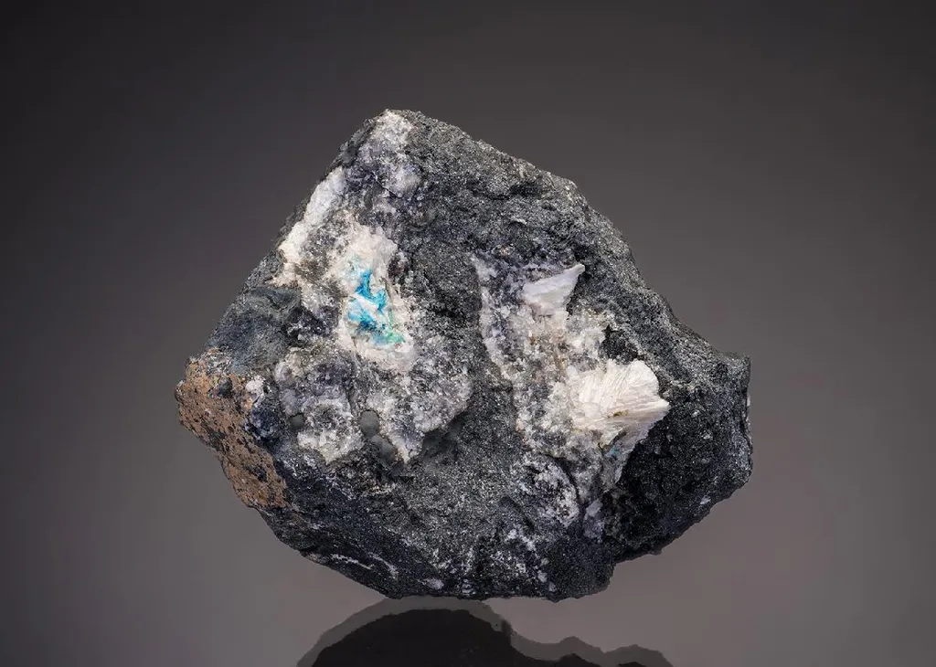 Diaboleite with MENDIPITE and CHLOROXIPHITE image