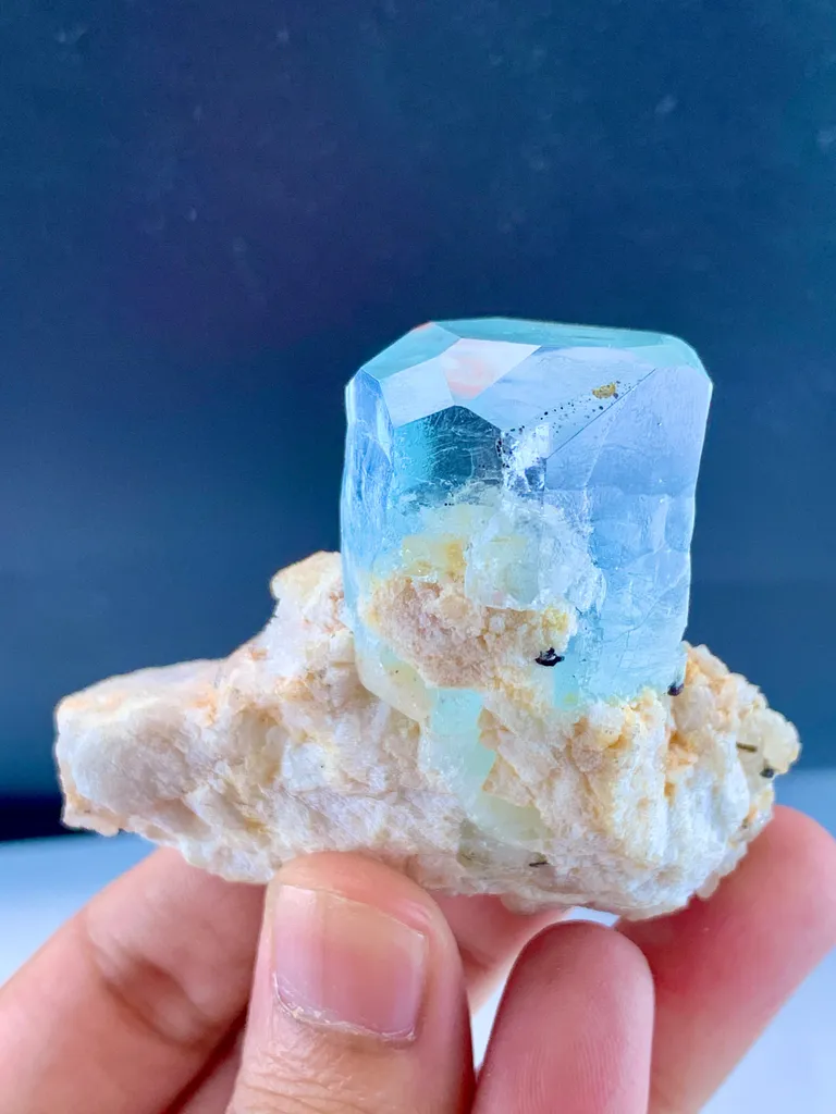 Diamond cut Aquamarine from Pakistan - image 6
